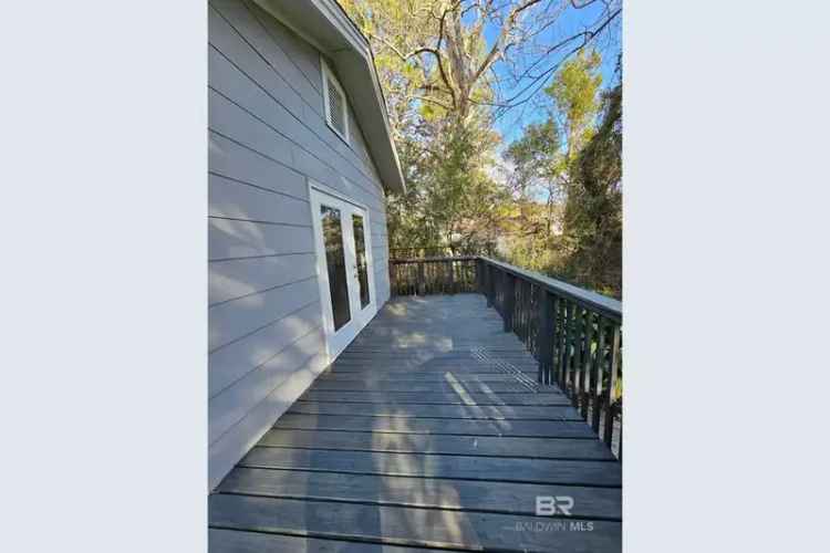 Buy Cottage in Oakleigh Historical District with Cozy Living Space