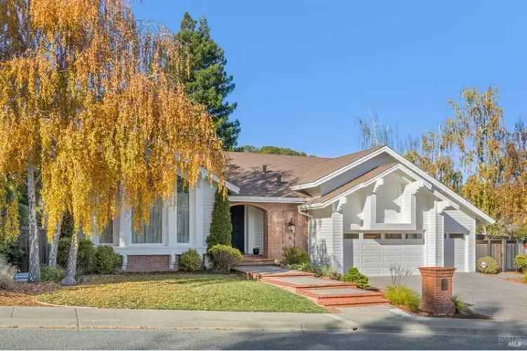 Buy House in San Rafael with Pool and Gourmet Kitchen