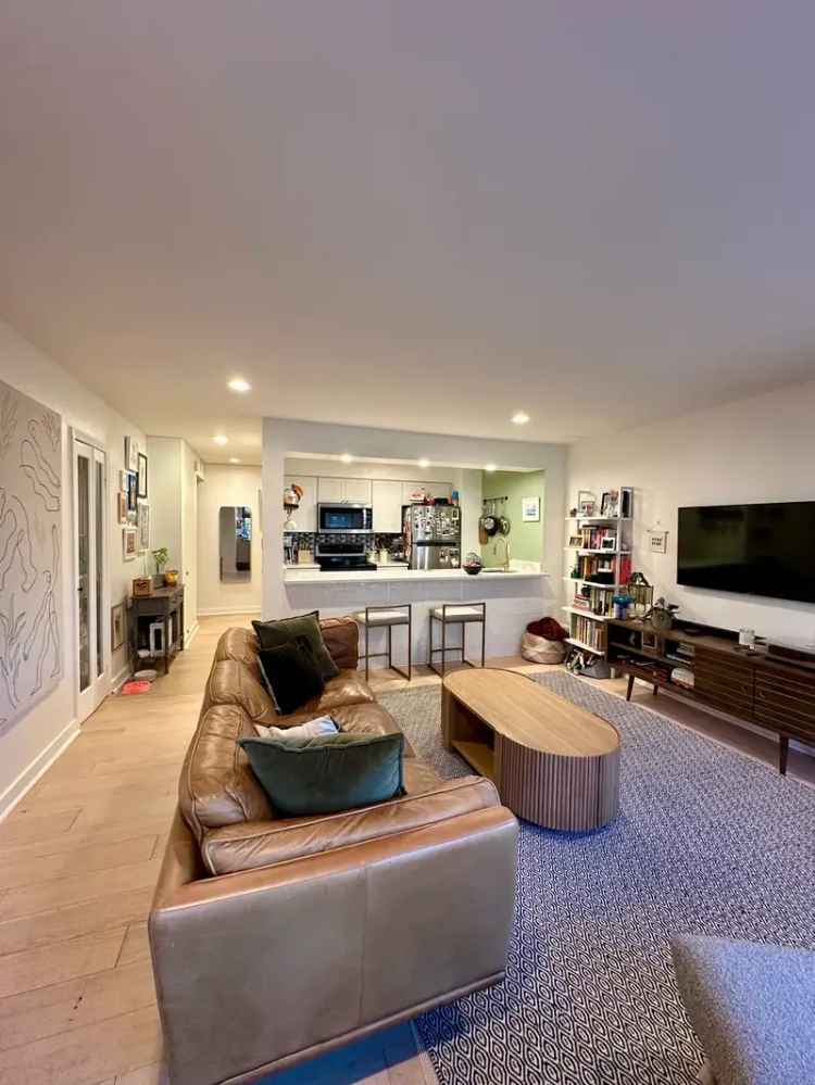 Rent Bright Updated 2BR 2BA Apartment Unit Across from Meridian Hill Park