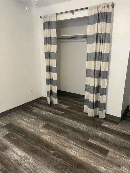 Rent Apartment Unit Recently Remodeled with 2 Bedrooms in Great Location