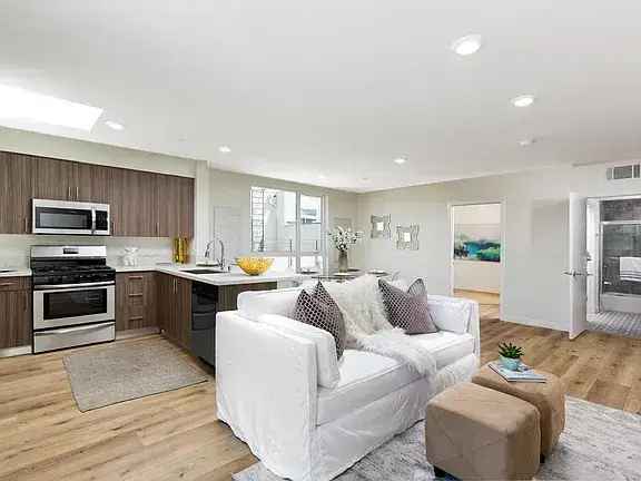 Rent Modern Apartment in North Hollywood with Rooftop and Amenities