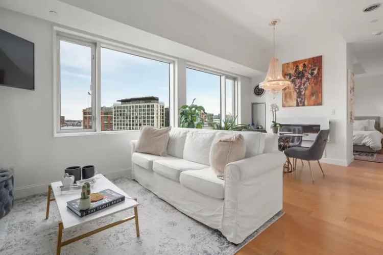 Rent Exquisite One Bedroom Condo with Panoramic Views in South Boston