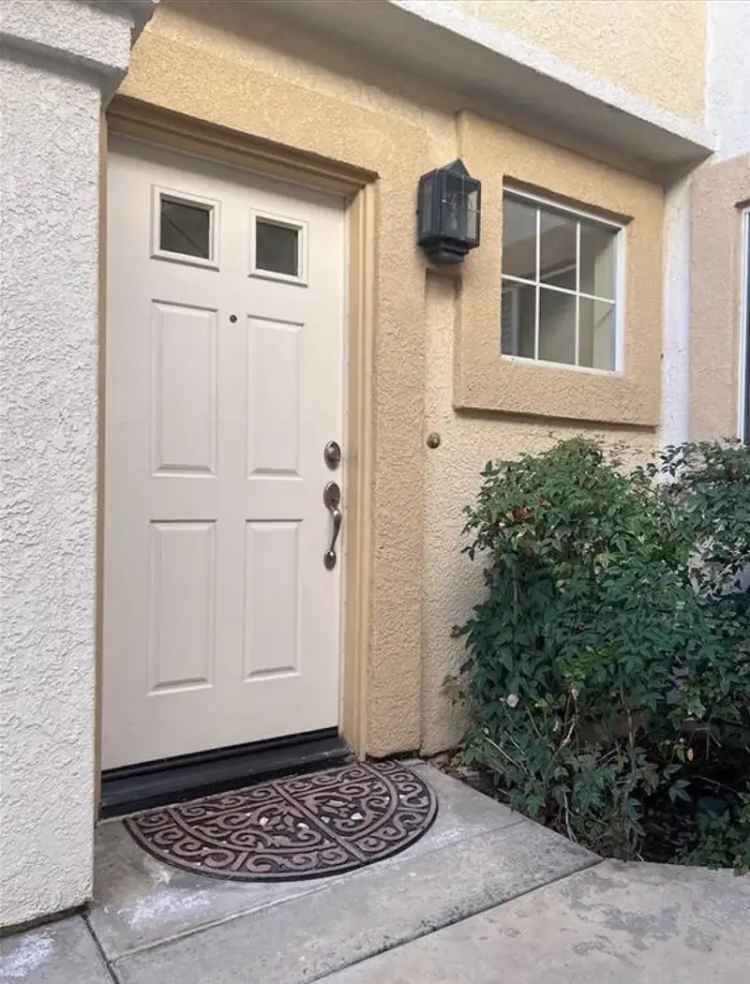 Rent Townhouse in a Gated Community with Pool Near Lake Mission Viejo