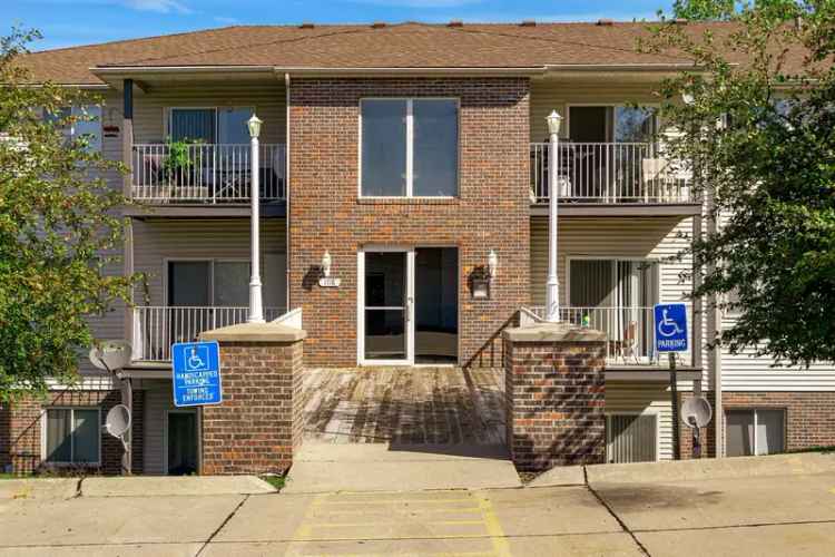 Rent Apartments at Parkview Apartments in a Quiet Neighborhood with Amenities