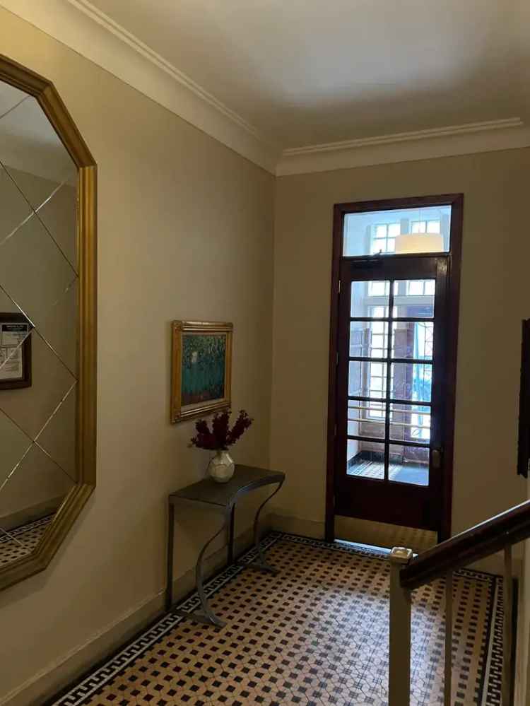 Rent Spacious 3 Bedroom Apartment with Utilities in Upper East Side