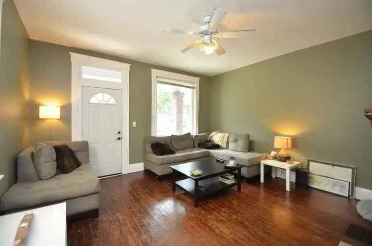 Home for Rent in Clifton with Spacious Bedrooms and Modern Amenities