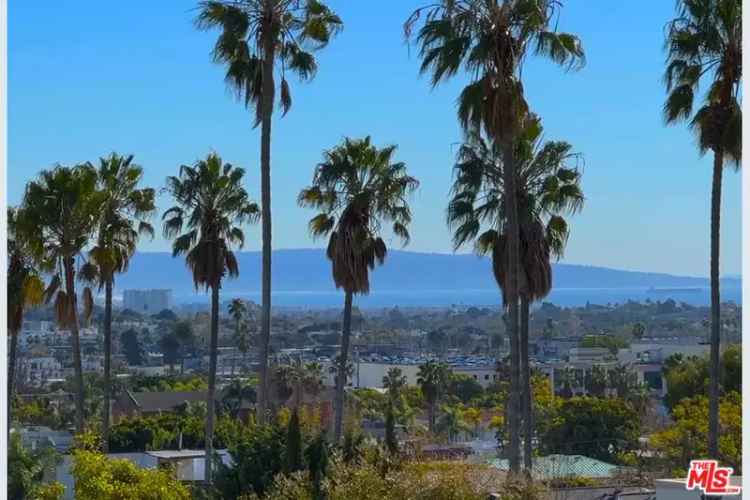 Rent corner townhouse in Santa Monica with elevator and ocean views