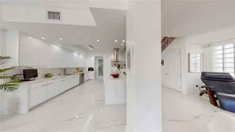 House For Sale in 20870, Northeast 32nd Avenue, Aventura, Florida