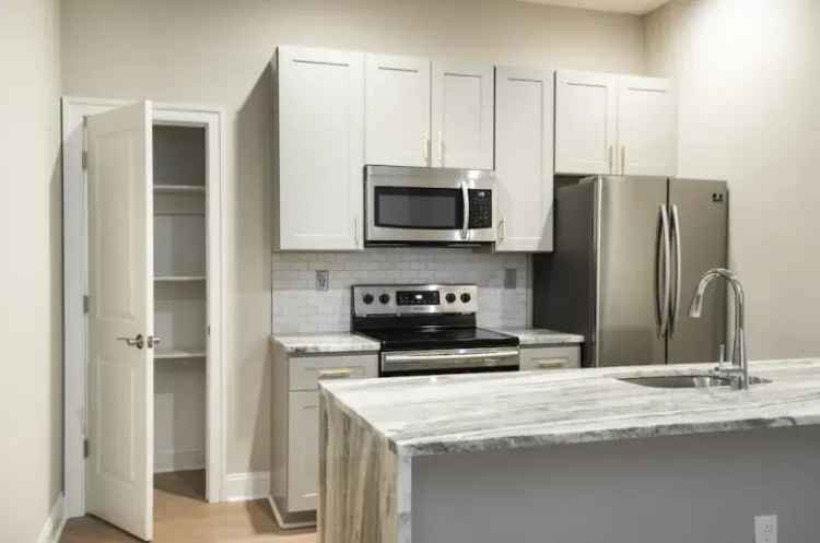 Rent Apartments Near Penn's Landing with Exceptional Amenities