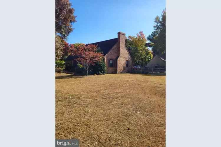 Buy Brick Home with Detached Garage on Spacious Land in Georgetown