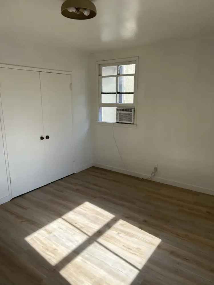 Rent Apartment Unit in Hollywood with Parking and Modern Amenities