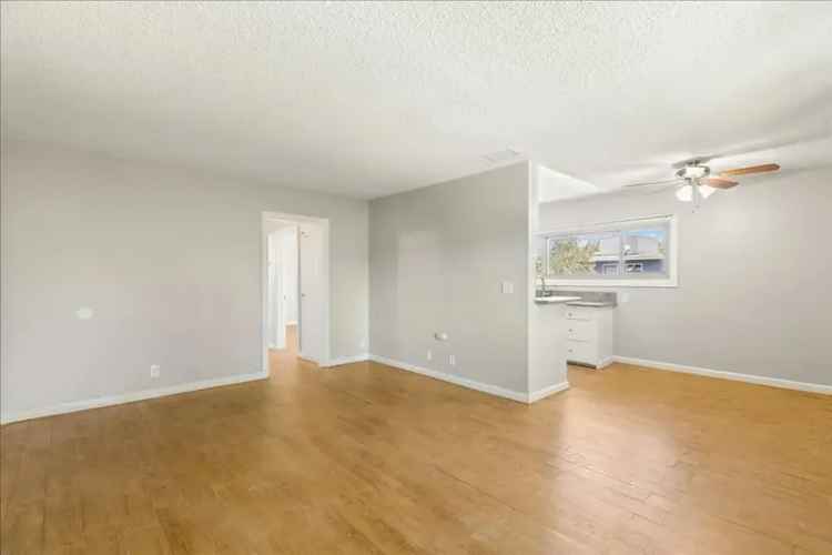 Rent Apartment Unit in Inglewood with Spacious Layout and Central Air