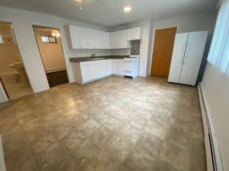 Rent 2 Bedroom Apartment in Huntington with Spacious Living Area