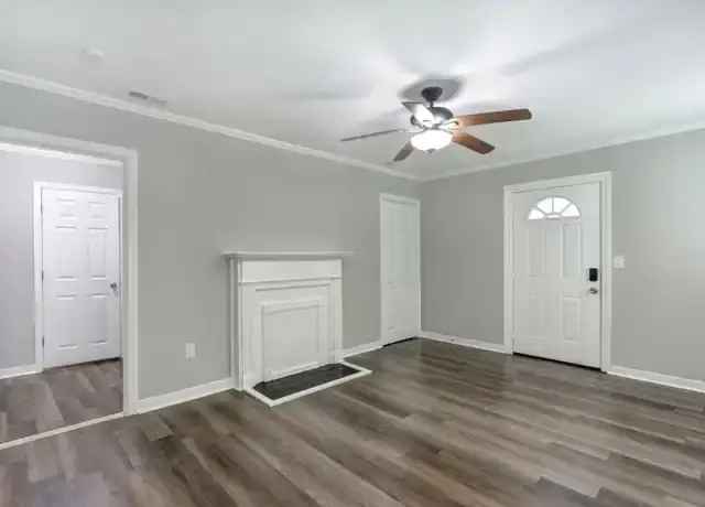 Rent Large East Savannah Home 2BR 1BA Centrally Located