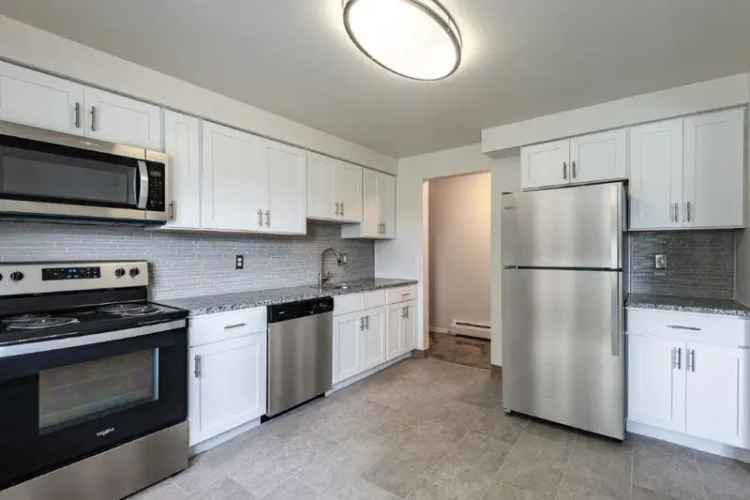 Rent Affordable Apartments in Glenbrook Manor with Modern Amenities