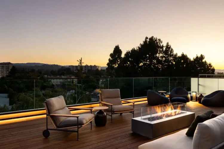 Rent Apartments in San Mateo with Rooftop Garden and Outdoor Seating