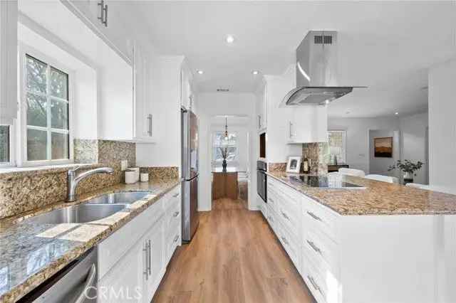 House For Sale in 5518, Simpson Avenue, Los Angeles, California