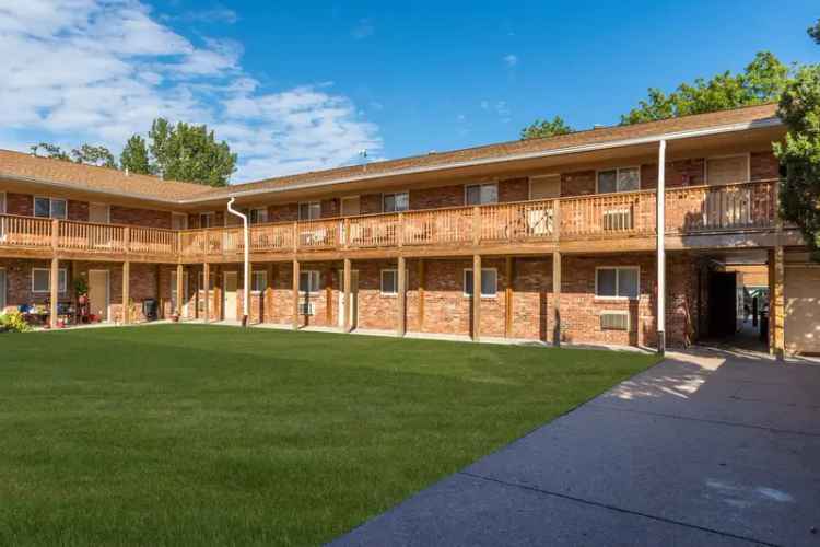 Rent Colonial Court Apartments with Dog Park and Fitness Center