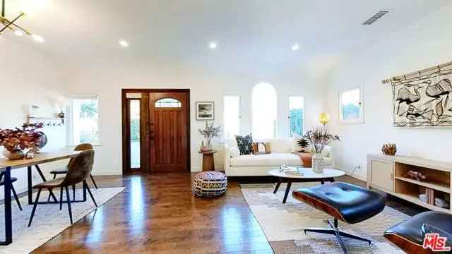 House For Sale in 2226, Oak Glen Place, Los Angeles, California