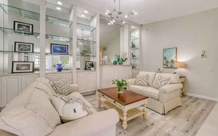 Summer Rental Lakefront Villa in Sarasota with Amenities