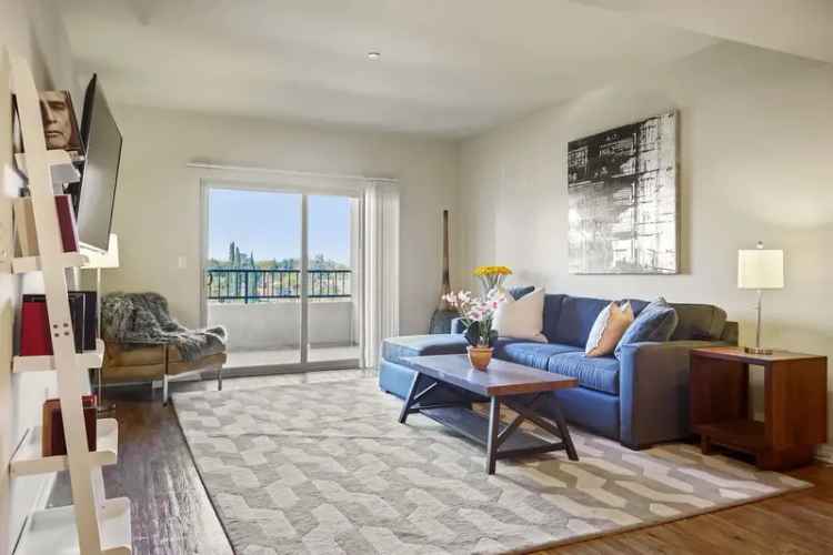 Rent Elegant Apartments with 2 Bedrooms in Sherman Oaks