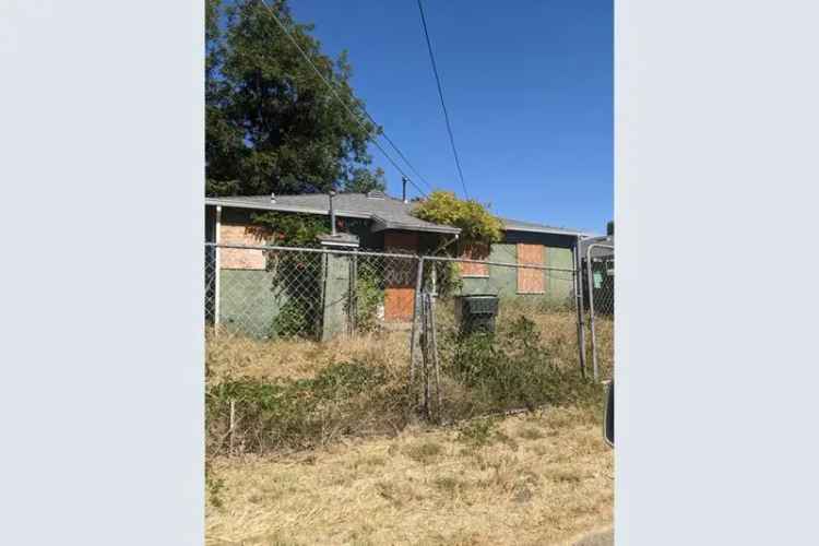 Fixer Upper House for Rent with Big Front Yard and Converted Garage