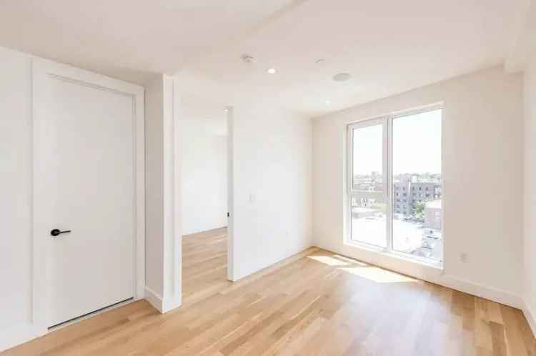 Rent luxury apartment unit in BedStuy with office space and modern features