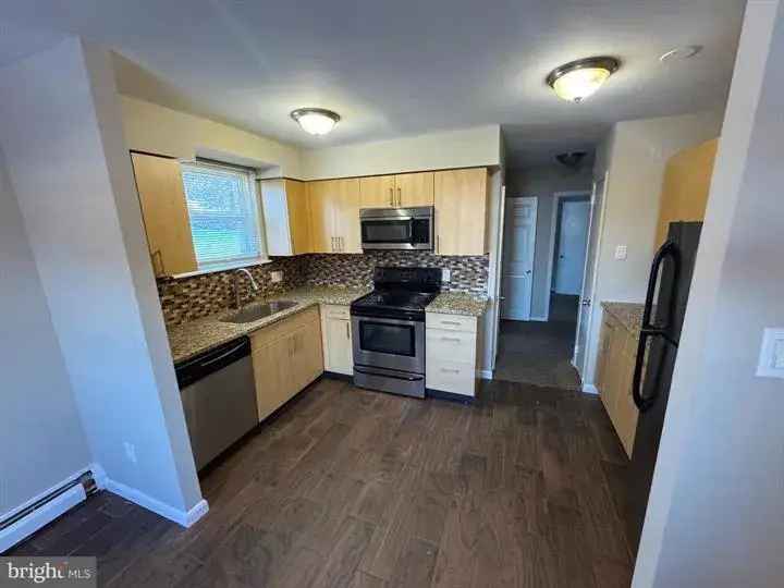 Rent Apartment Unit in Doylestown Borough with Private Parking and Modern Features