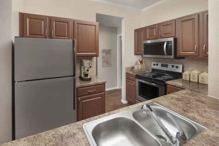 Rent Apartments in Valley Ranch with Modern Finish Style and Great Amenities