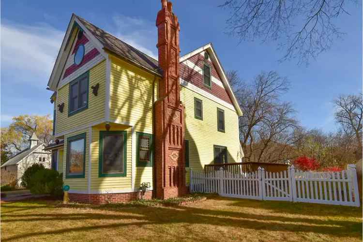 Rent Victorian House with Modern Updates in a Charismatic Setting