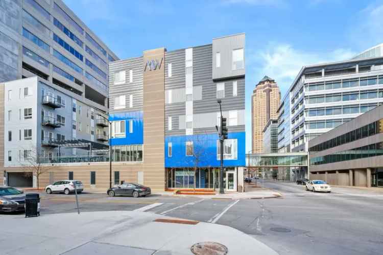 Rent Apartments at The Maxwell in Downtown Des Moines with Modern Amenities