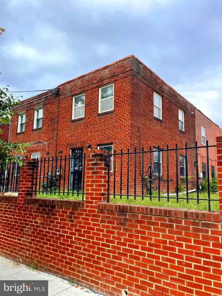 House For Sale in 128, Kenilworth Avenue Northeast, Washington, District of Columbia