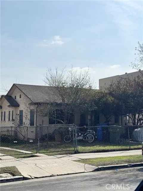 House For Sale in 332, North Ardmore Avenue, Los Angeles, California