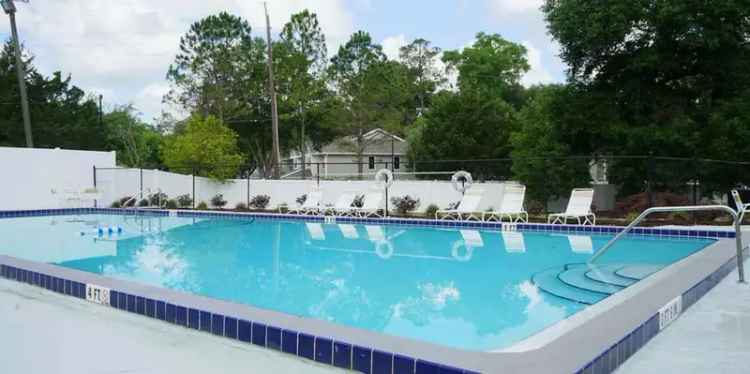 Apartments for Rent in Gainesville with Pool and Clubhouse