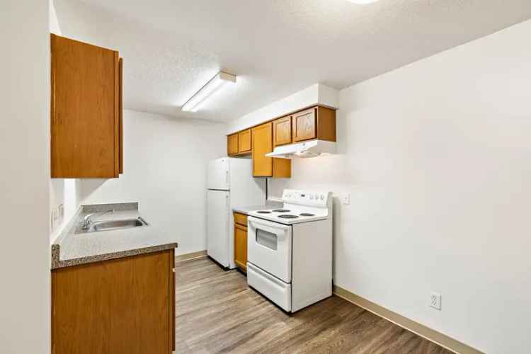 Rent Apartments in Salem Oregon with Freeway Access and Nearby Shopping