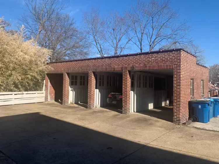 Rent Newly Renovated Apartment Unit in Maplewood with Storage and Garage Space