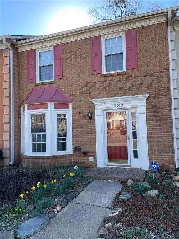 Buy Townhome with 2 Bedrooms near Downtown Acworth