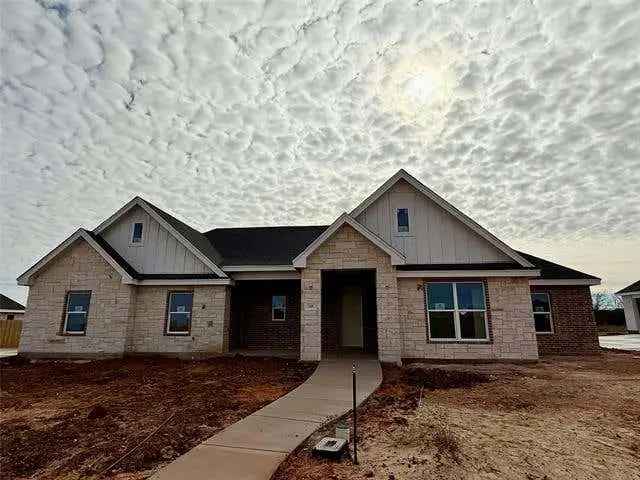 Buy Modern Craftsman Home in Abilene with Panoramic Views and Spacious Lot