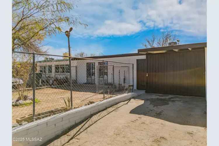 Buy Townhome in Tucson with Stunning Features and Remodeled Interiors