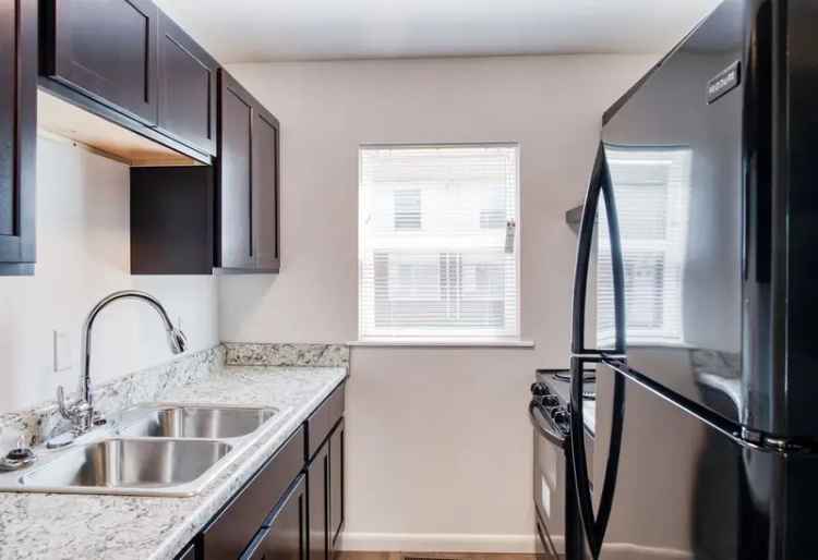 Rent Newly Renovated Apartments in Urbana with Garden Style Features