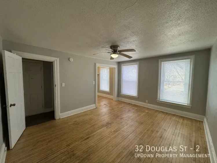 Rent Apartment Unit in Cathedral Hill St. Paul with 2 Bedrooms and Pet Friendly