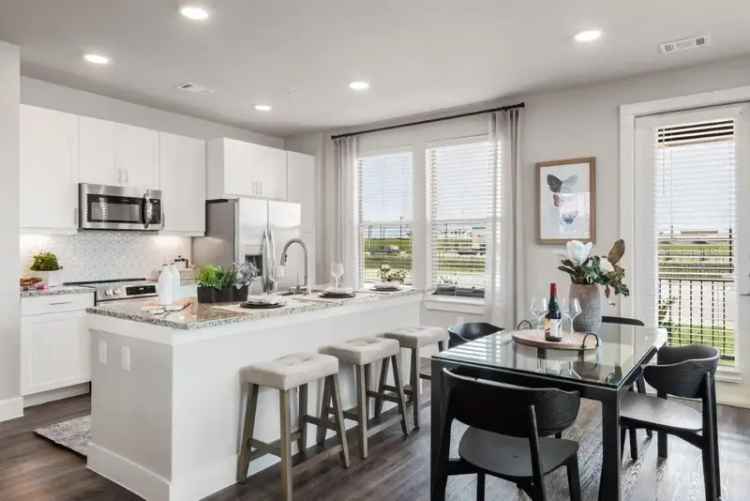 Rent Luxury Apartments at Alexan Gruene Crossing in New Braunfels