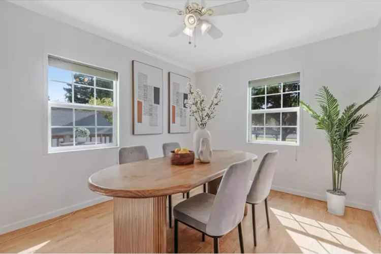 House For Sale in 871, Manor Way, Los Altos, California