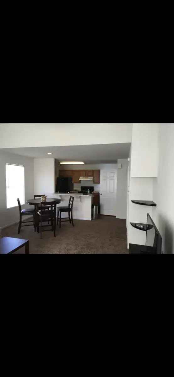 Rent Townhouse in Southern Columbia with Backyard and Walk-in Closet