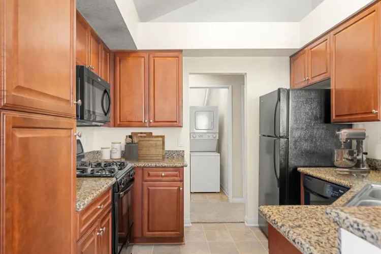 Luxury Rent Apartments in Terra Vista Rancho Cucamonga with Pool and Gym