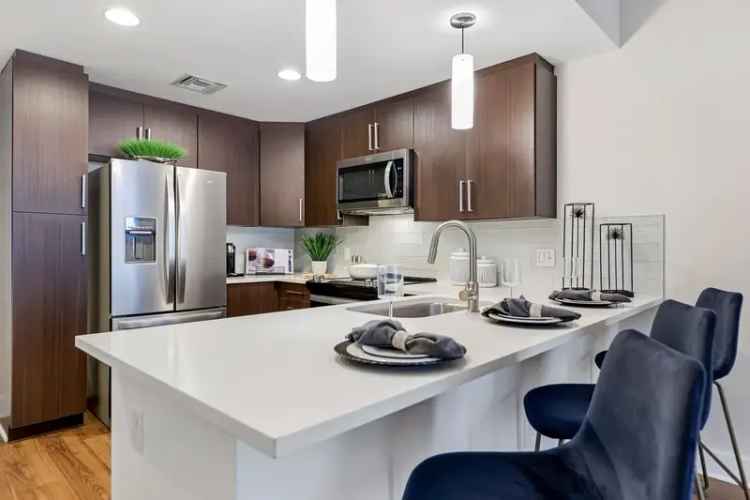 Rent Spacious Apartments in Boca Raton with Chef's Kitchen and Views