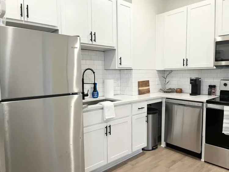 Rent Spacious Apartment Unit with Modern Features in Minneapolis