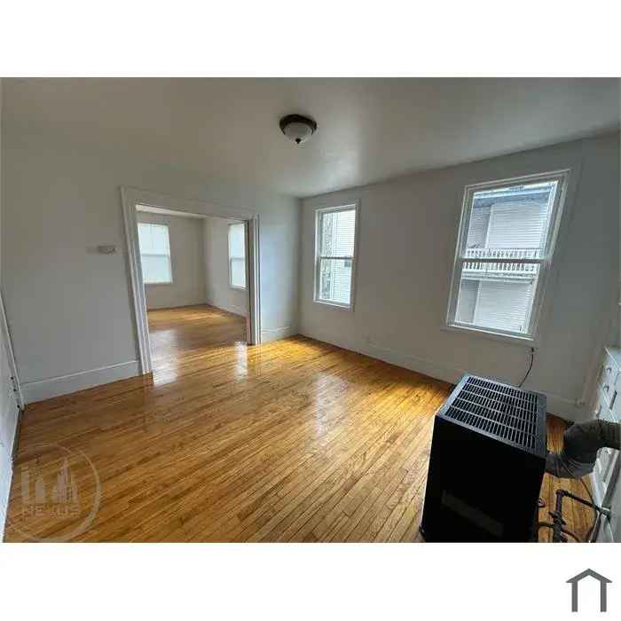 Rent 2 Bedroom Apartment in Worcester MA with Hardwood Floors