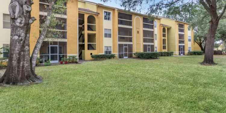 Rent Garden Style Apartments in Osceola County with Private Balconies