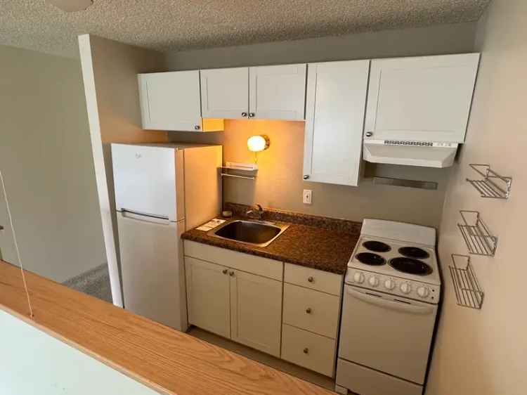 Rent Apartments in Nob Hill with Park-like Setting and Nearby Amenities